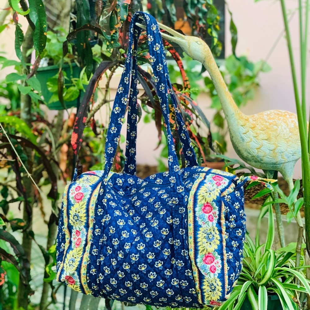 SOLD 🎊 Vera Bradley Overnight Bag